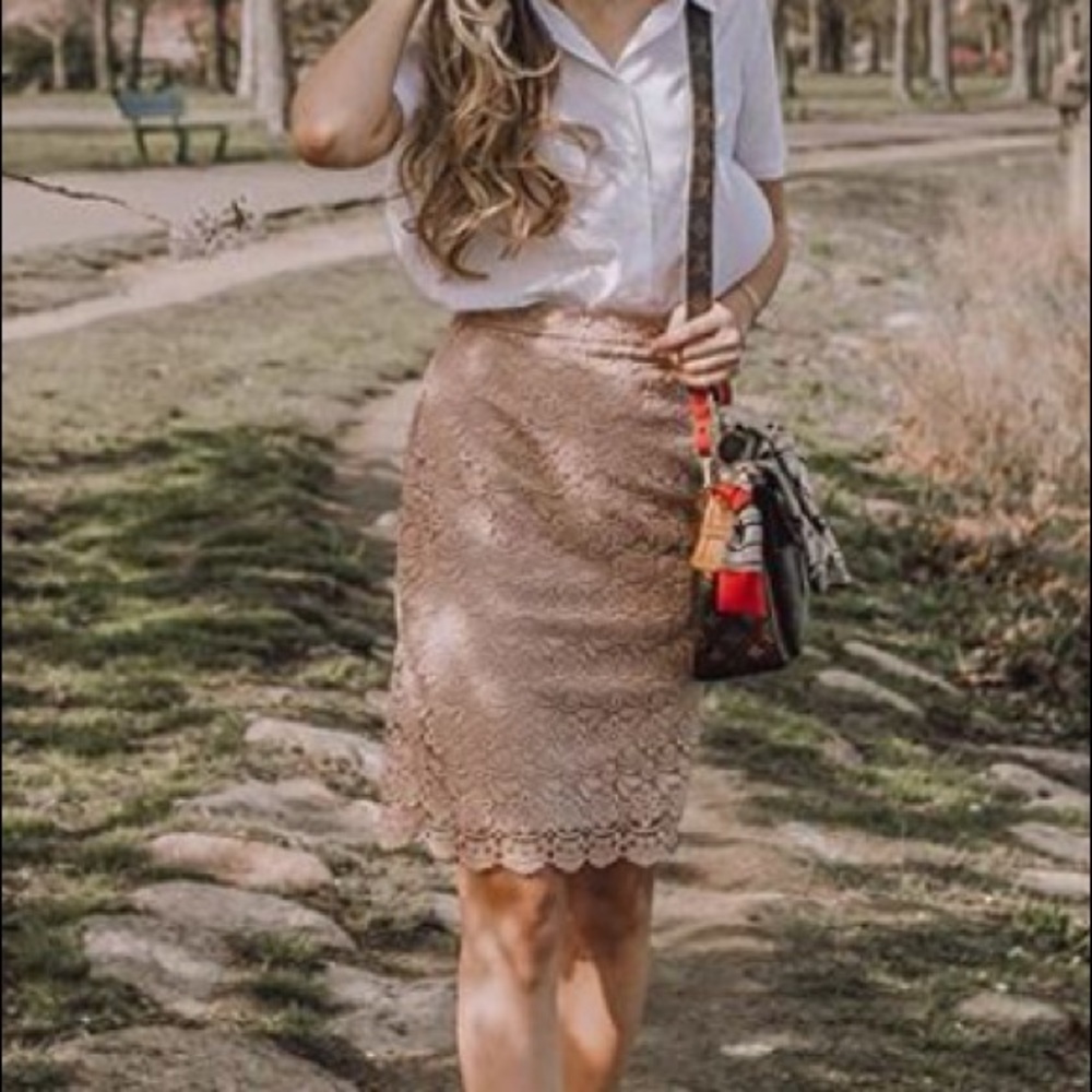 Uniqlo lace pencil skirt